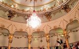 Im Schlosstheater im Neuen Palais. Die Aufführung "Faust" beginnt gleich