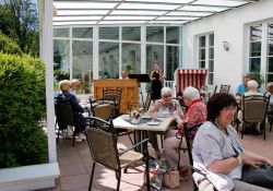 Music in the rose cafe